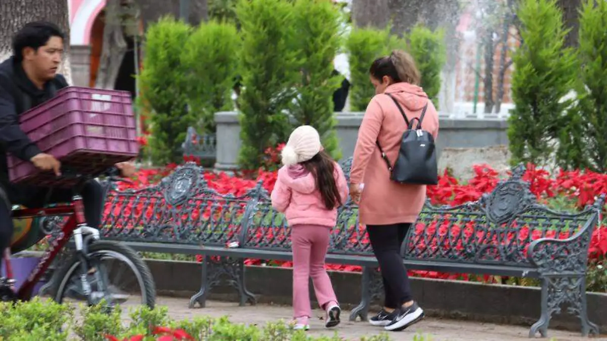 parque personas abrigadas frío